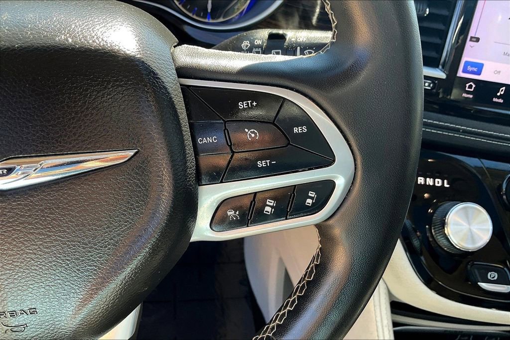 Used 2023 Chrysler Pacifica Limited FWD image 19