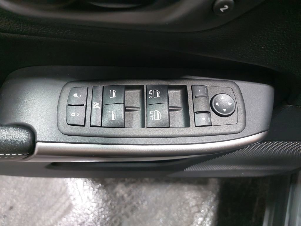 Used 2020 Jeep Cherokee Limited image 48