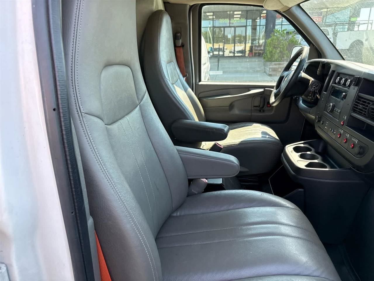 Used 2014 Chevrolet Express 2500 RWD image 19
