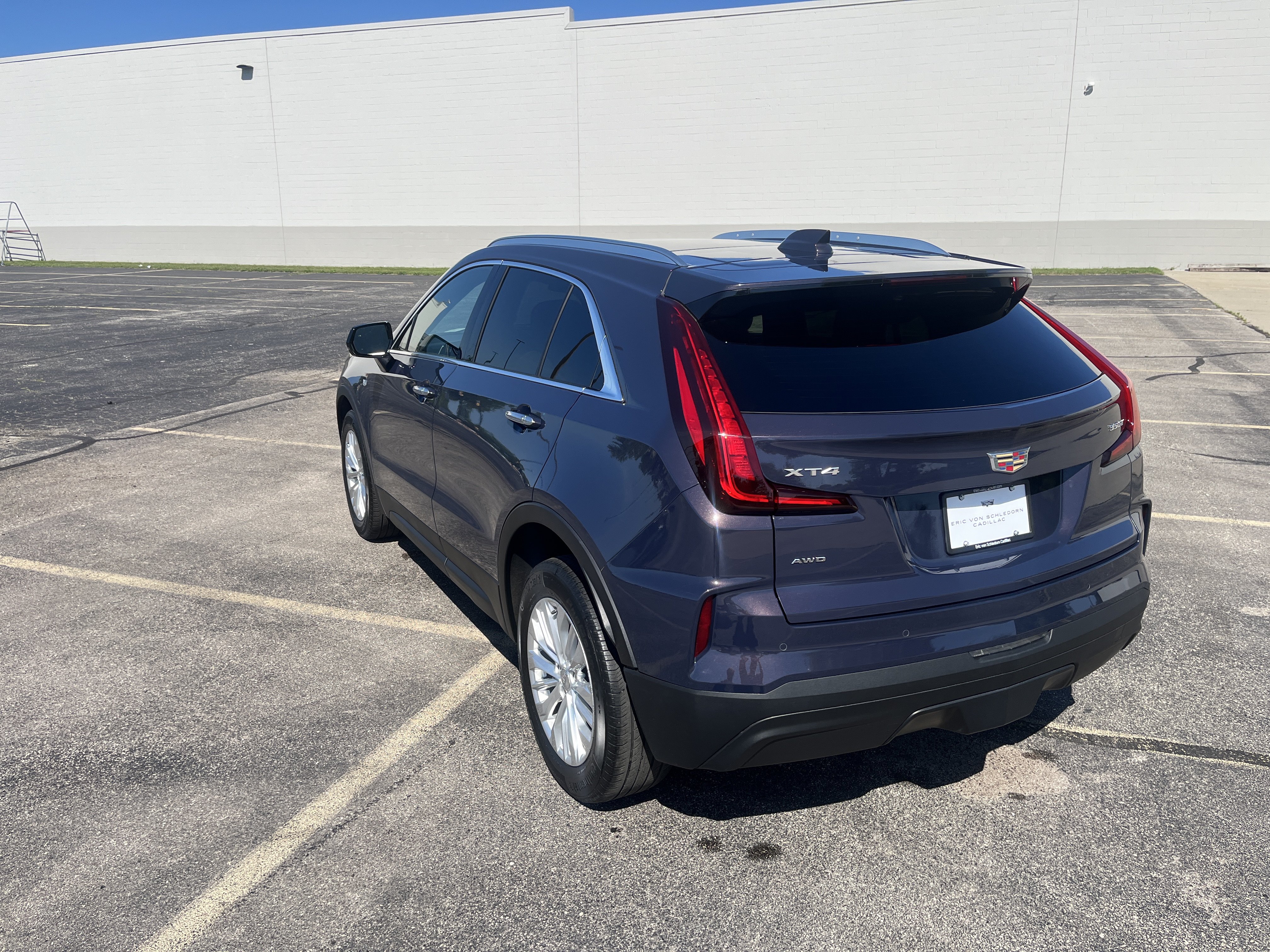 Used 2024 Cadillac XT4 Luxury w/ Cold Weather Package AWD/4WD image 4