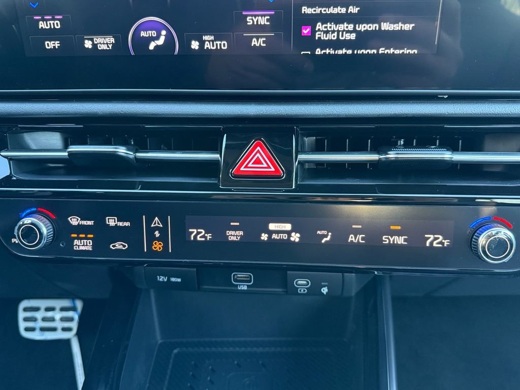 New 2025 Kia Niro SX Touring image 18