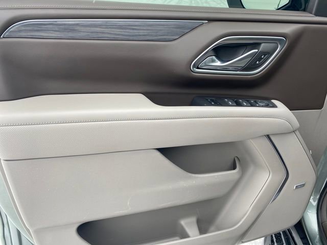 Used 2024 GMC Yukon SLT w/ SLT Luxury Package image 17