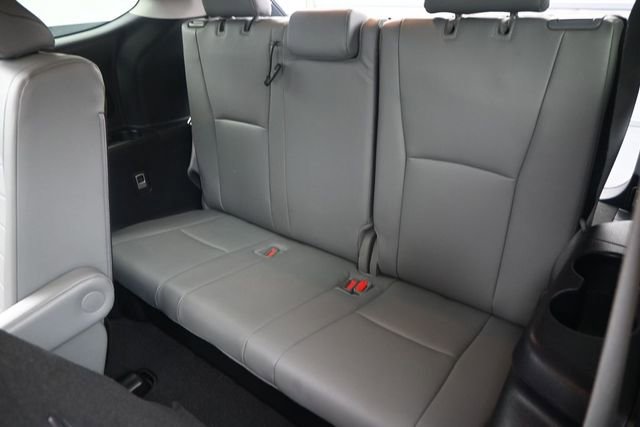 Used 2024 Toyota Highlander XLE FWD image 16