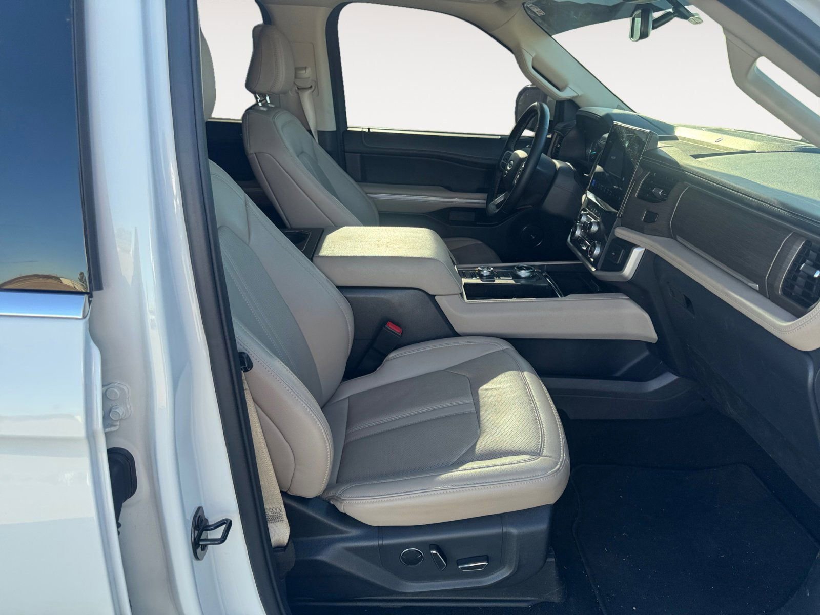 Used 2024 Ford Expedition Limited image 15