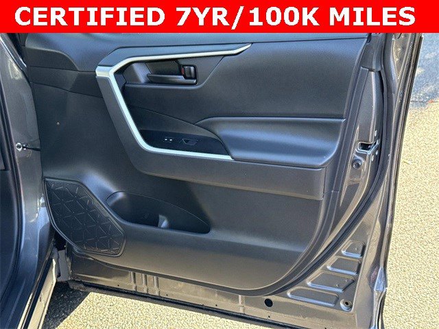 Used 2024 Toyota RAV4 LE image 8