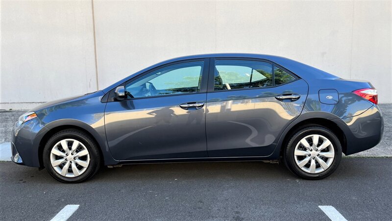 Used 2015 Toyota Corolla LE FWD image 2