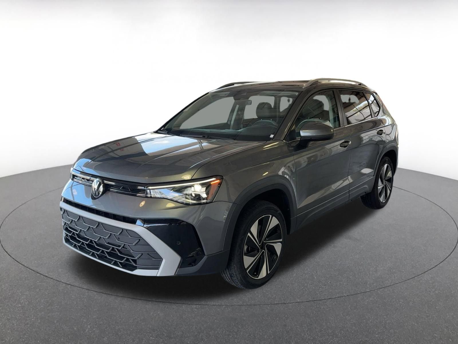 Used 2025 Volkswagen Taos SE image 6