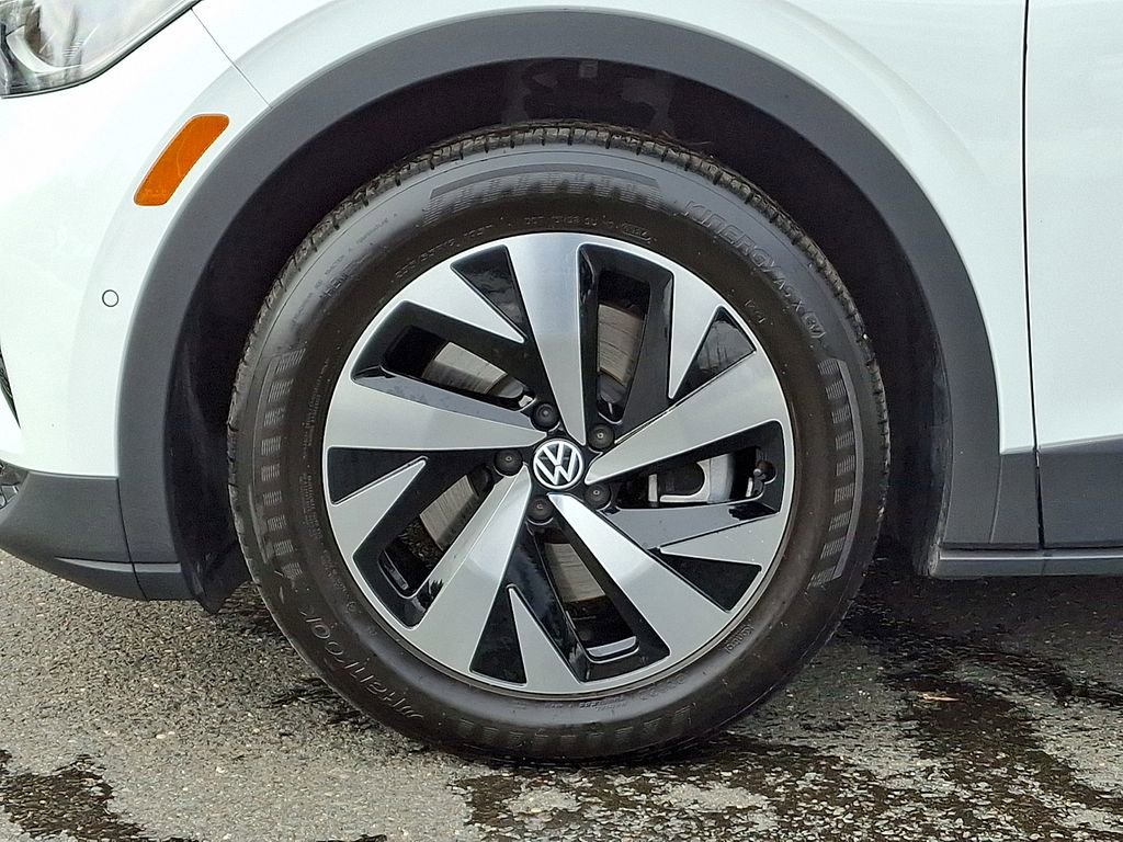 Certified 2025 Volkswagen ID.4 Pro image 8
