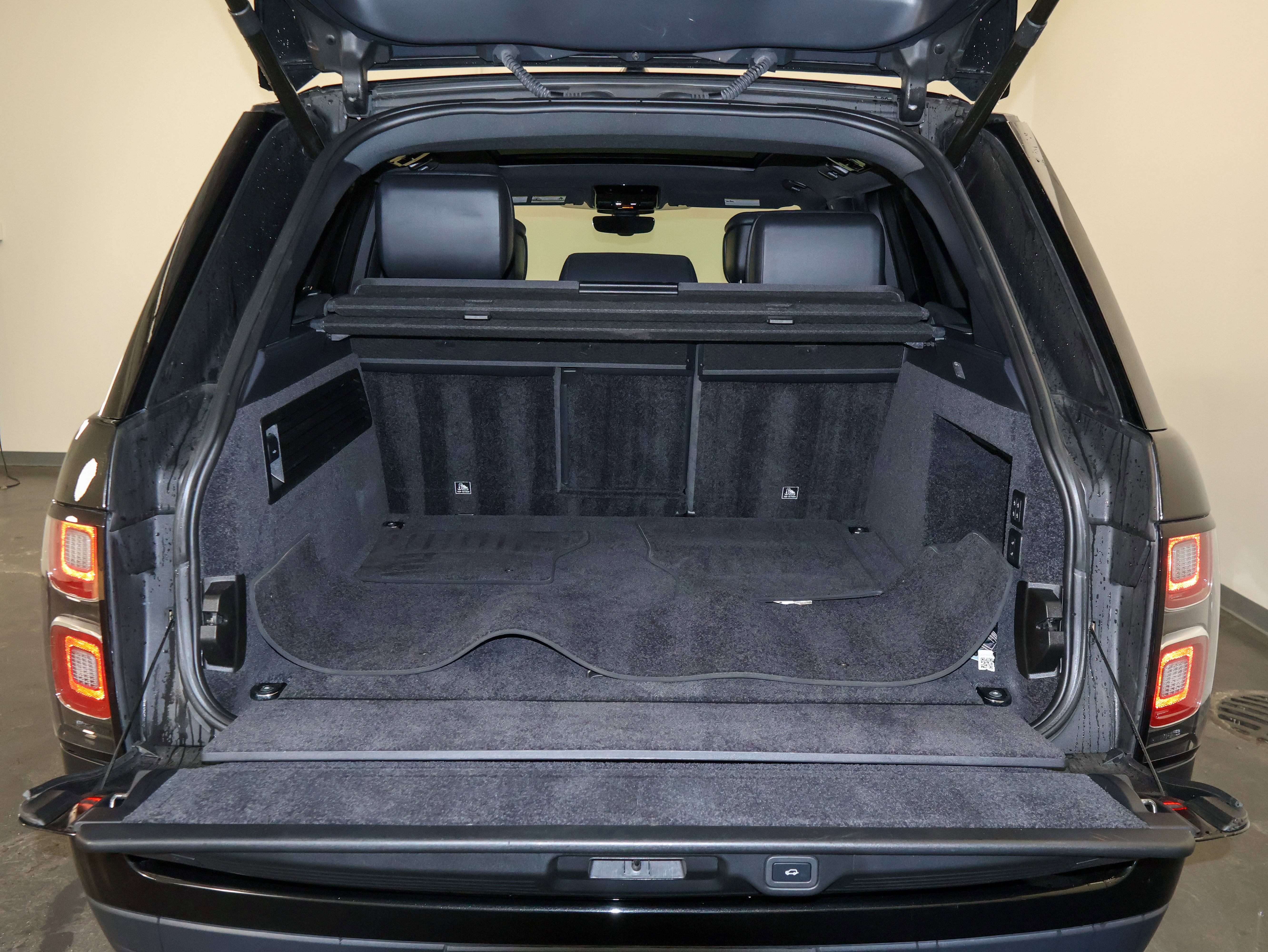 Used 2022 Land Rover Range Rover Westminster Edition image 11