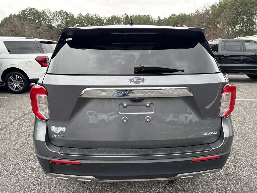 Used 2022 Ford Explorer XLT w/ Equipment Group 202A image 6