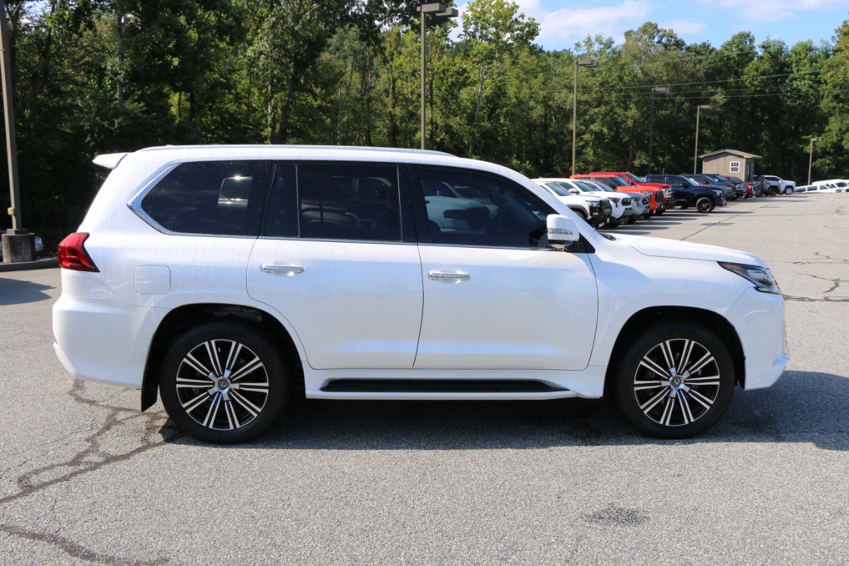 Used 2021 Lexus LX 570 4WD w/ Luxury Package image 9