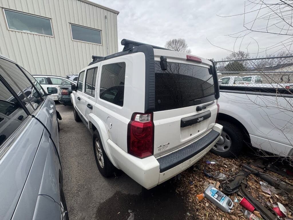 Used 2006 Jeep Commander 4WD image 2