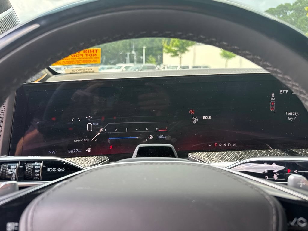 Used 2025 Cadillac Escalade ESV V AWD/4WD image 18
