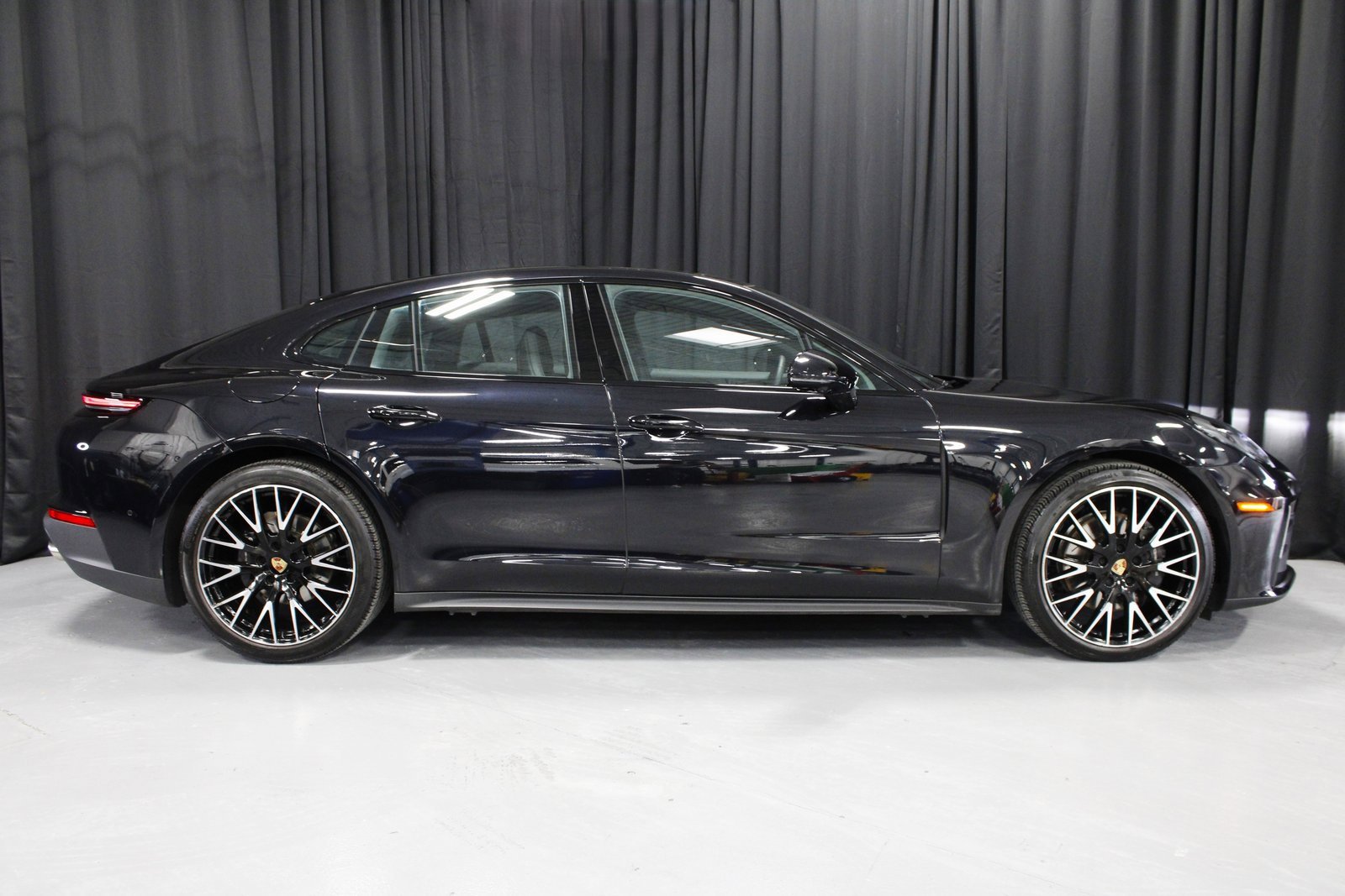 Certified 2025 Porsche Panamera 4 image 8
