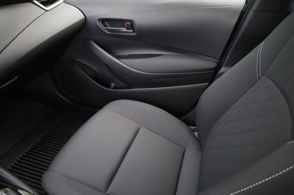Used 2025 Toyota Corolla LE image 9