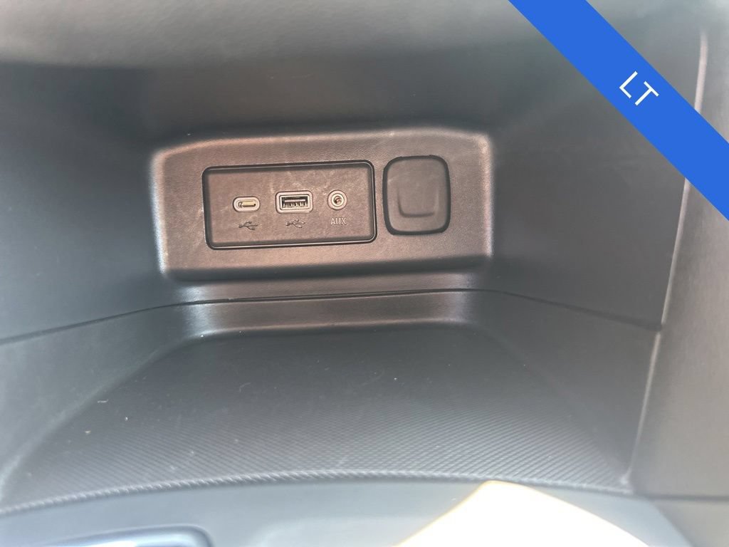 Used 2020 Chevrolet Equinox LT w/ Driver Convenience Package FWD image 17