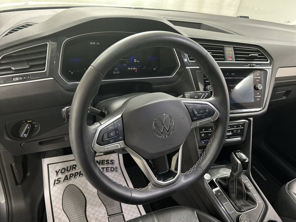 Certified 2024 Volkswagen Tiguan SE w/ Panoramic Sunroof Package AWD/4WD image 4