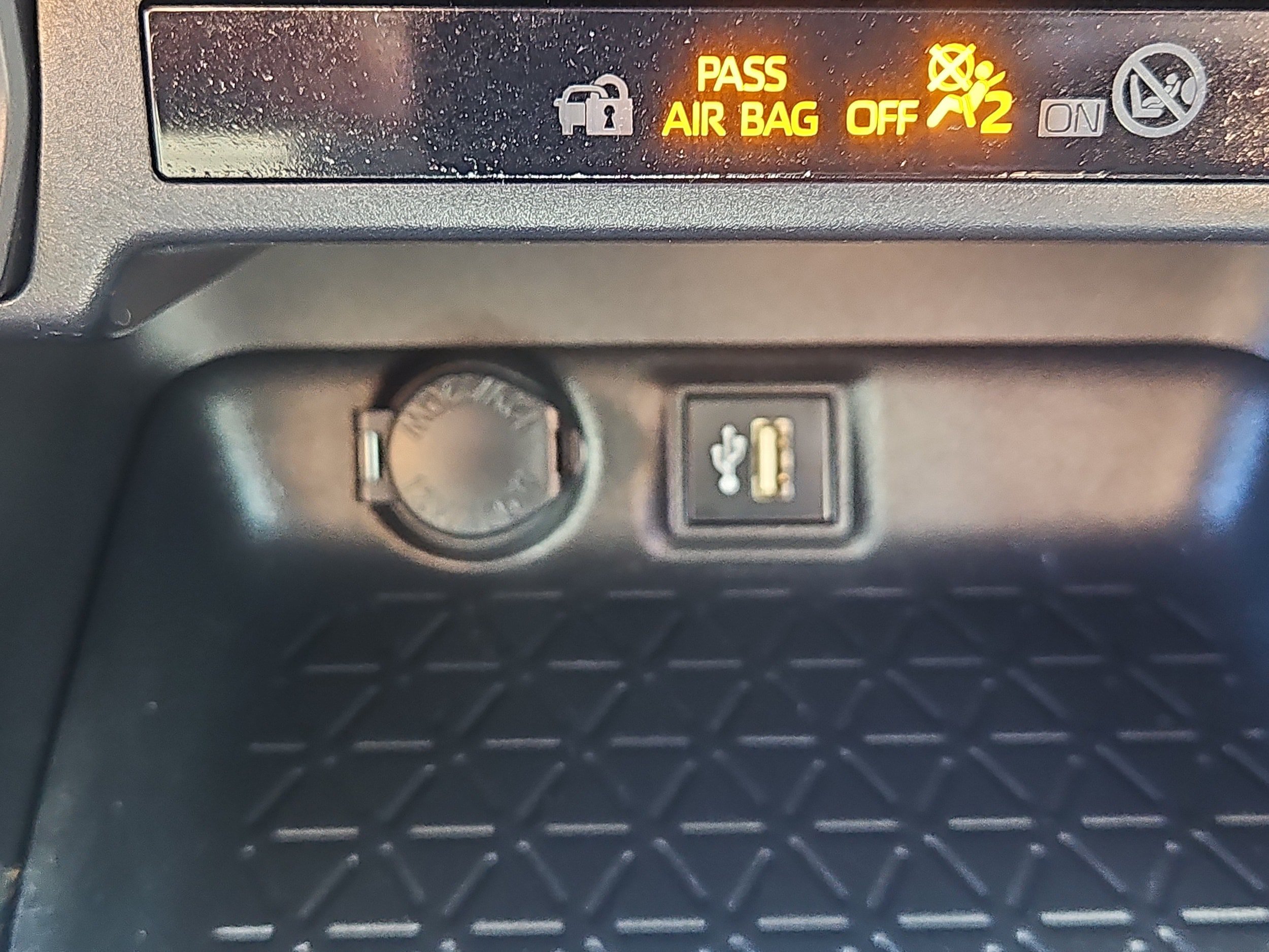 Used 2023 Toyota RAV4 LE AWD/4WD image 15