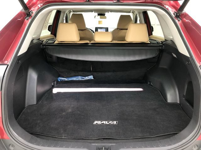 Used 2019 Toyota RAV4 XLE w/ Convenience Package FWD image 24