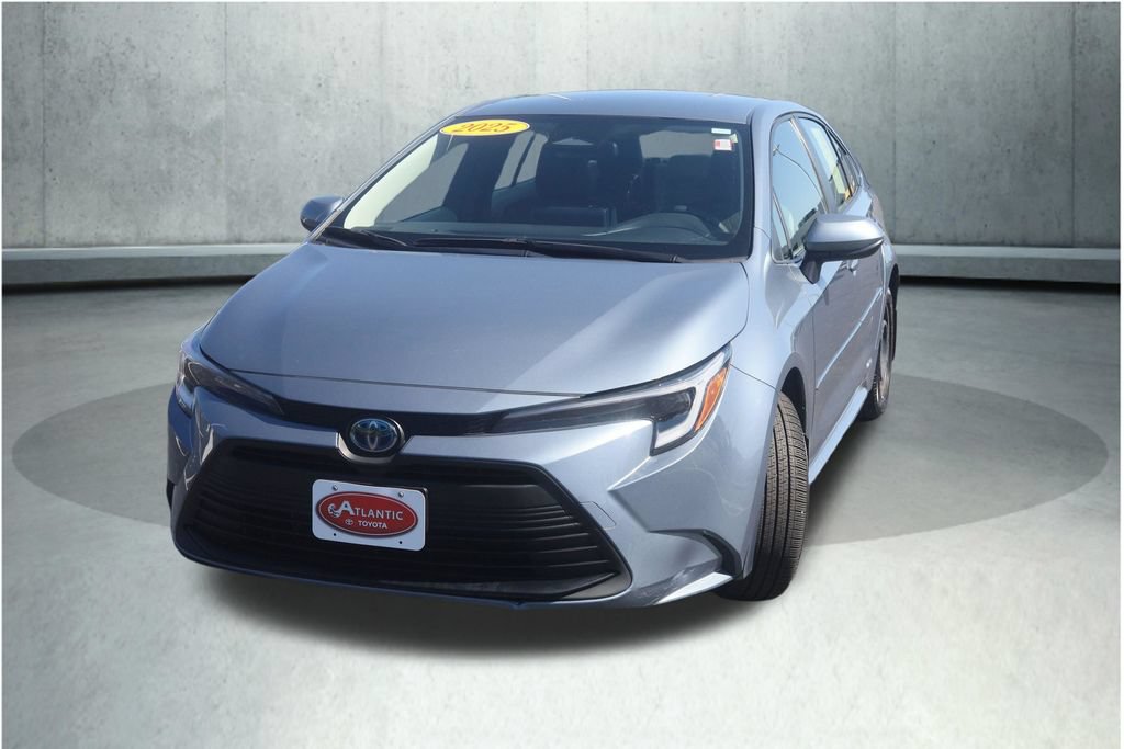 Used 2025 Toyota Corolla LE AWD/4WD image 19
