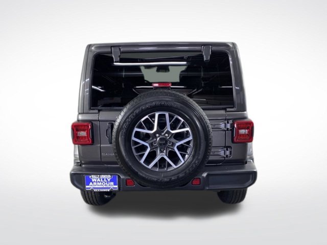Used 2026 Jeep Wrangler Unlimited Sahara AWD/4WD image 11