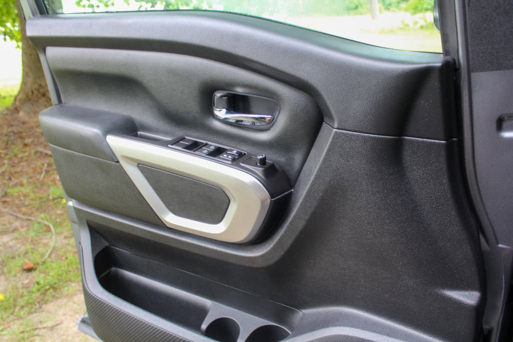 Used 2021 Nissan Titan SV w/ Accessory Utility Package image 17