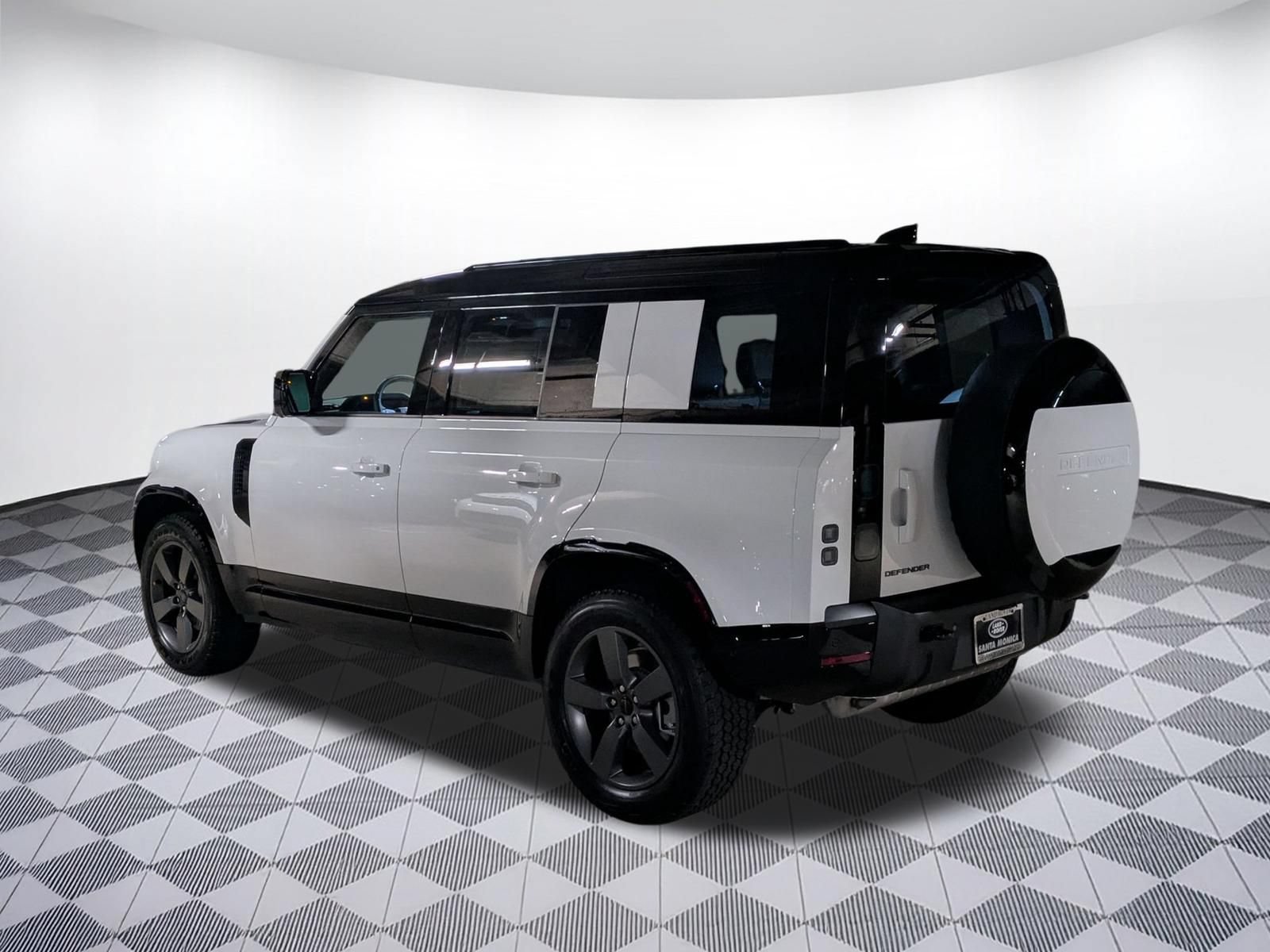New 2026 Land Rover Defender 110 X-Dynamic SE AWD/4WD image 3