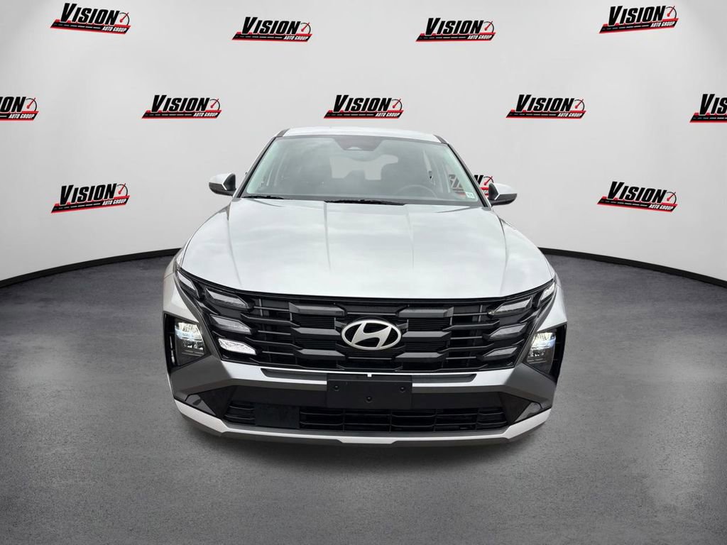 Certified 2025 Hyundai Tucson SE image 2