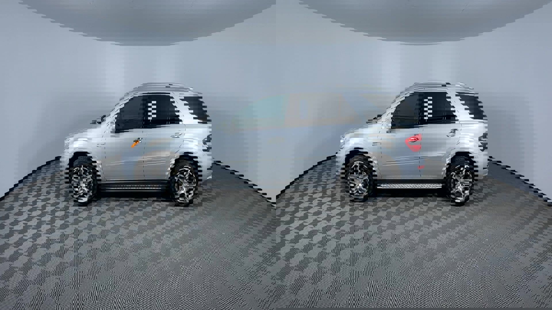 Used 2009 Mercedes-Benz ML 63 AMG 4MATIC image 5