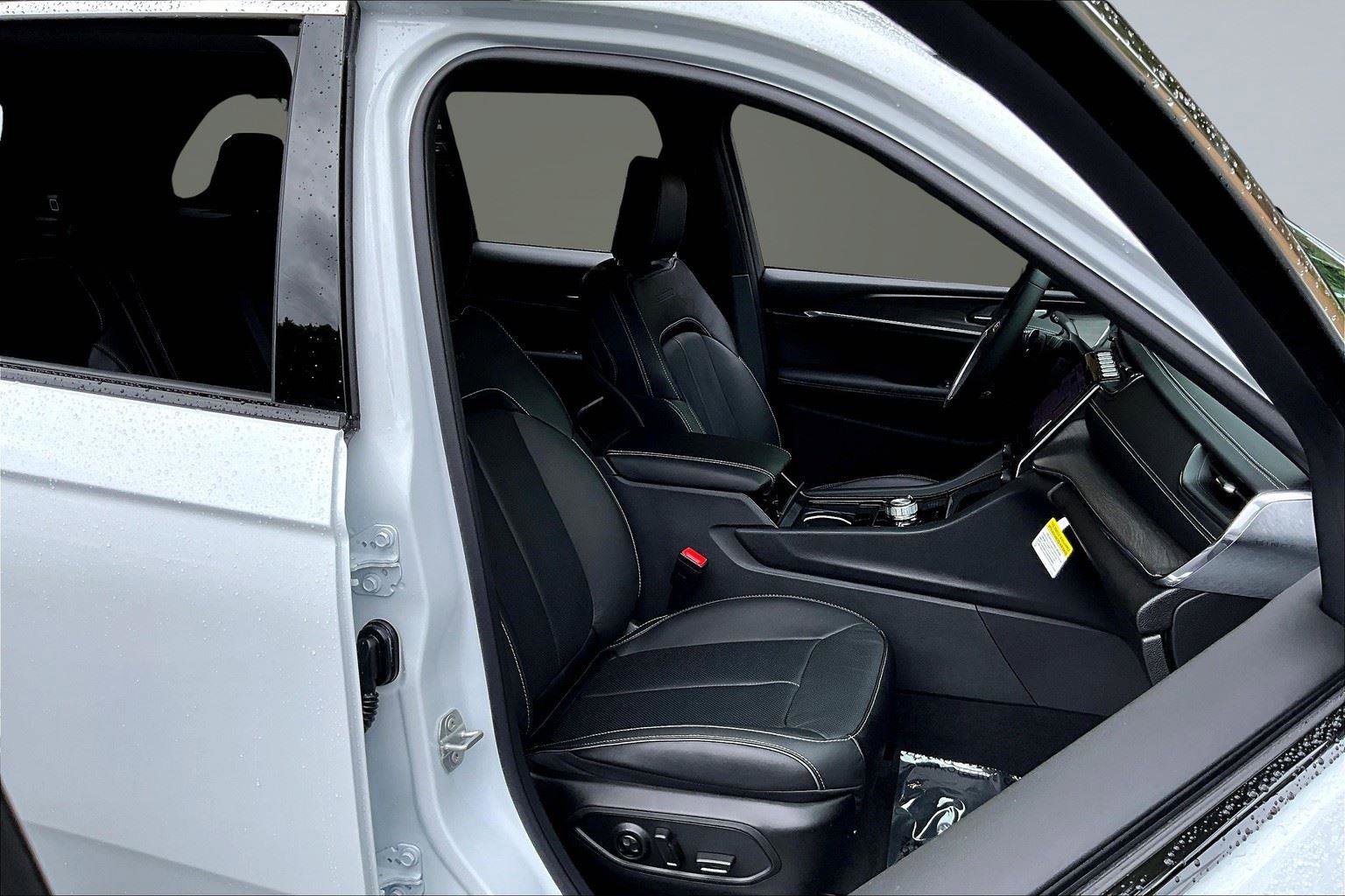 New 2025 Jeep Grand Cherokee Overland w/ Trailer Tow Package image 8