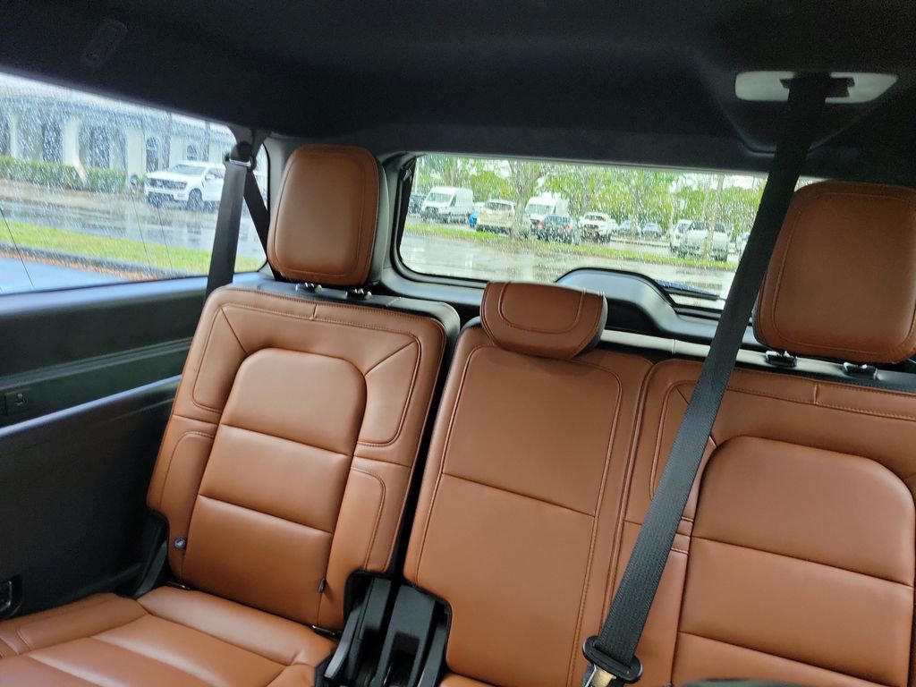 Used 2018 Lincoln Navigator L Reserve w/ Technology Package image 16