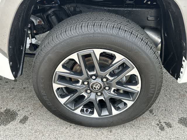 Used 2025 Toyota Tundra Limited AWD/4WD image 5