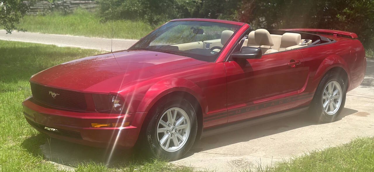Used 2005 Ford Mustang Convertible RWD image 3