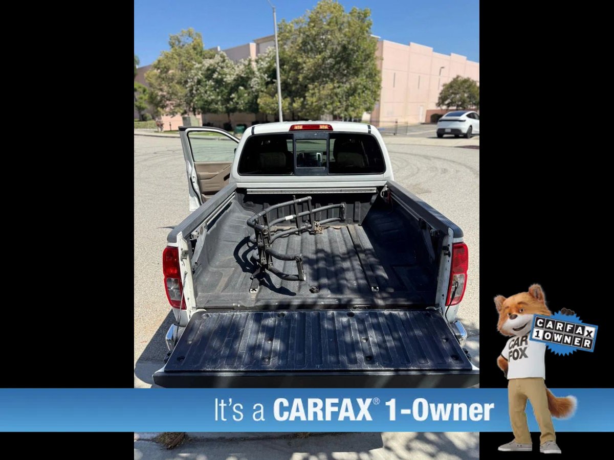 Used 2015 Nissan Frontier SV w/ SV Value Truck Package RWD image 2