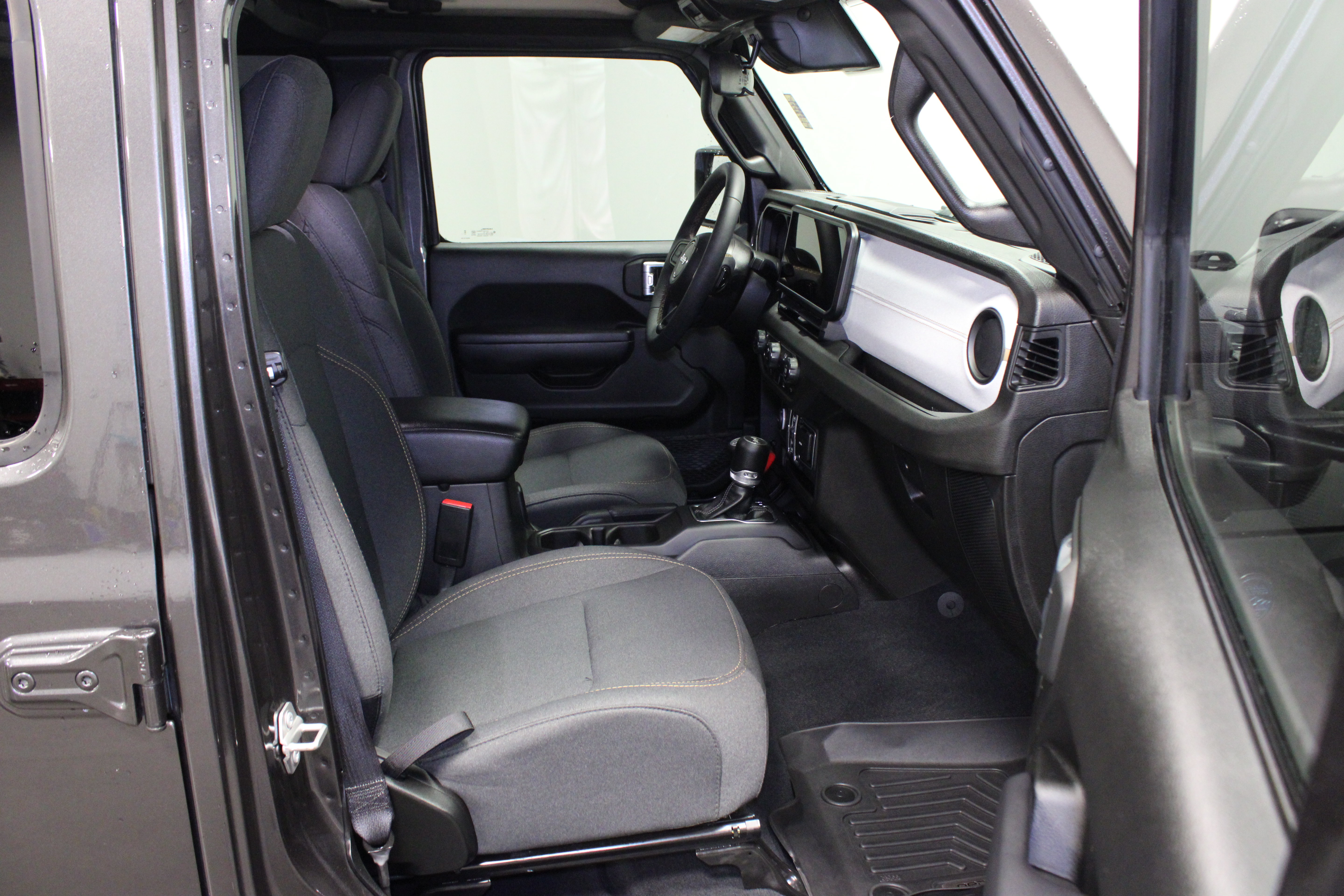 Used 2024 Jeep Wrangler Unlimited AWD/4WD image 14