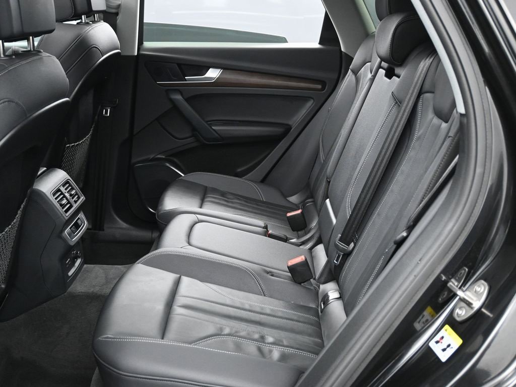 Used 2023 Audi Q5 e Premium w/ Convenience Package image 28