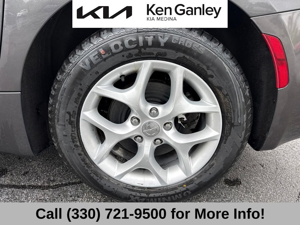 Used 2017 Chrysler Pacifica Touring-L Plus w/ Advanced Safetytec Group FWD image 22