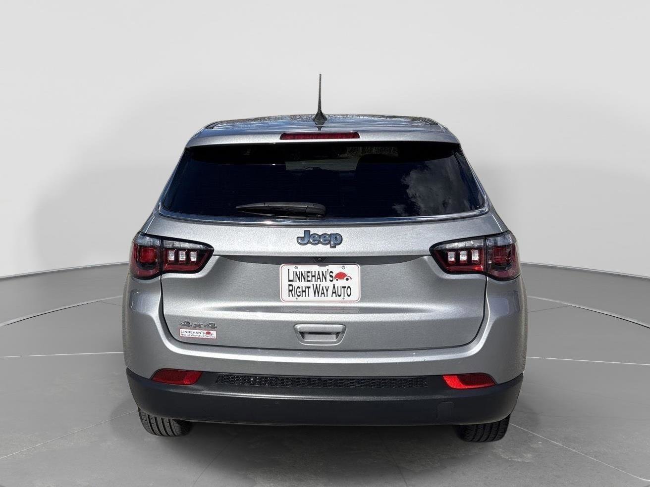 Used 2023 Jeep Compass Sport AWD/4WD image 9