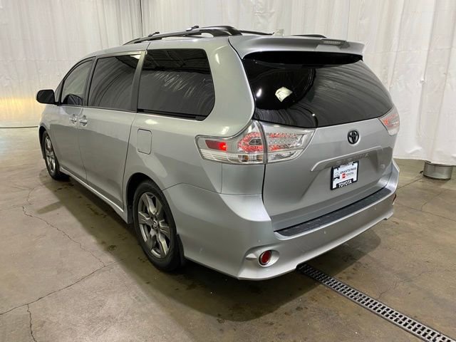 Certified 2019 Toyota Sienna SE Premium image 6