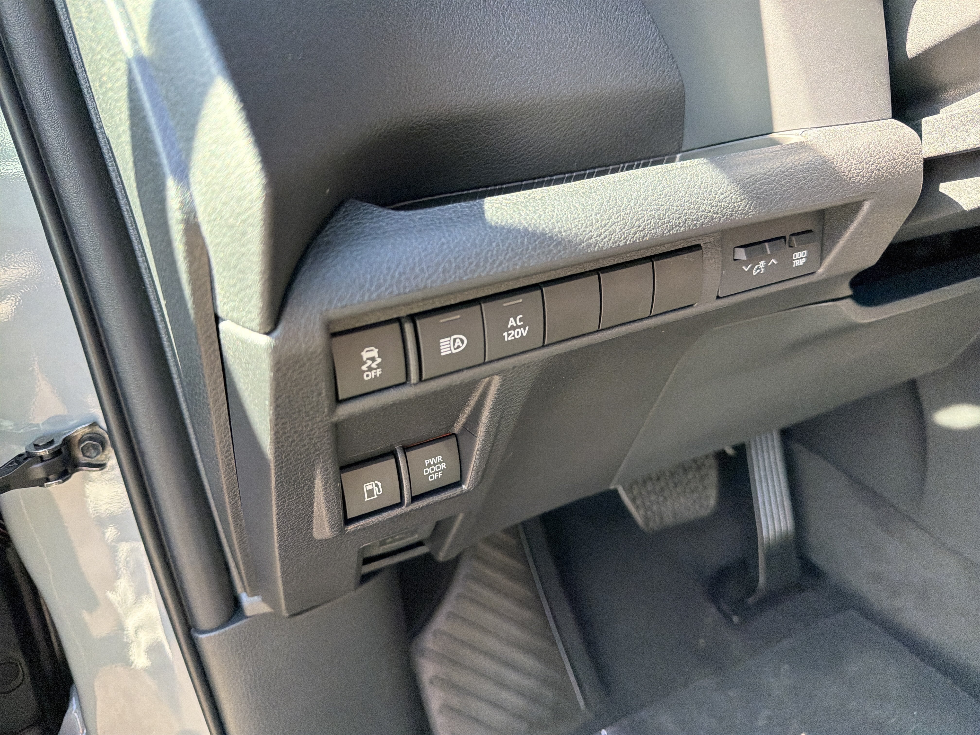 New 2026 Toyota Sienna AWD image 9