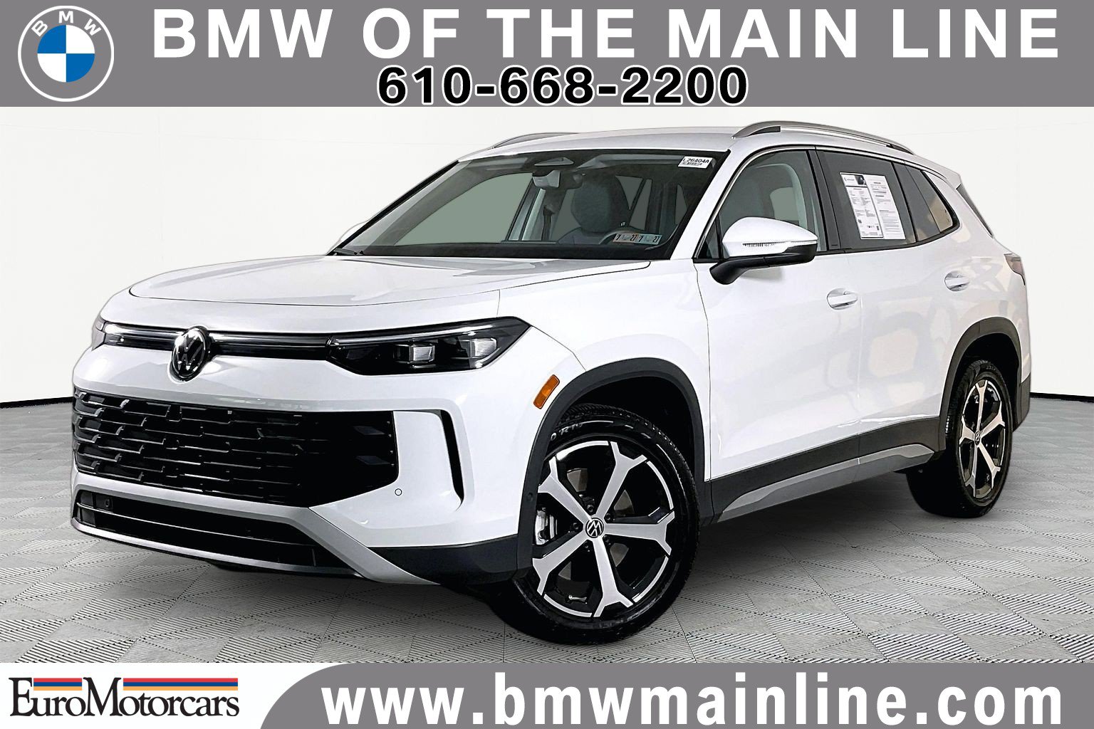 Used 2025 Volkswagen Tiguan SE AWD/4WD image 1