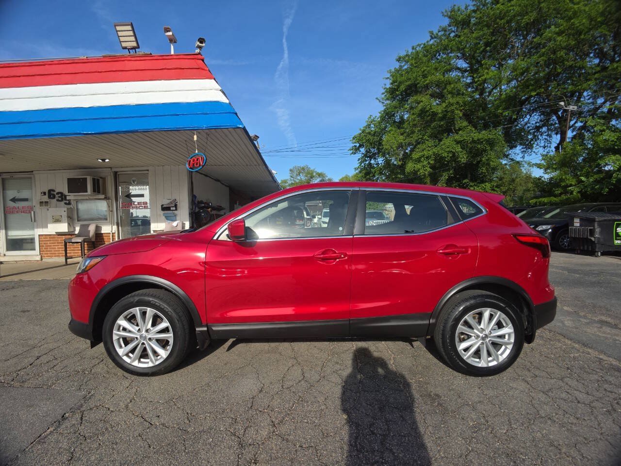 Used 2018 Nissan Rogue Sport S w/ S Appearance Package AWD/4WD image 3