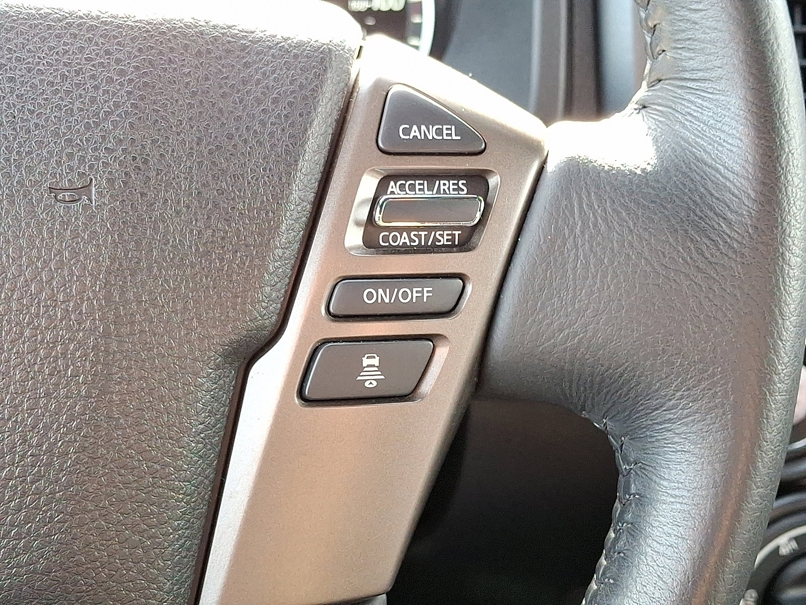 Certified 2024 Nissan Titan SV w/ SV Bronze Edition Package image 25