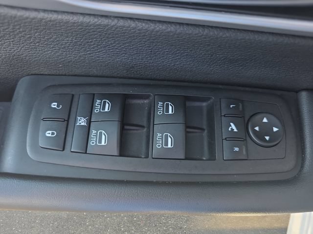 Used 2025 Chrysler Pacifica Limited FWD image 29