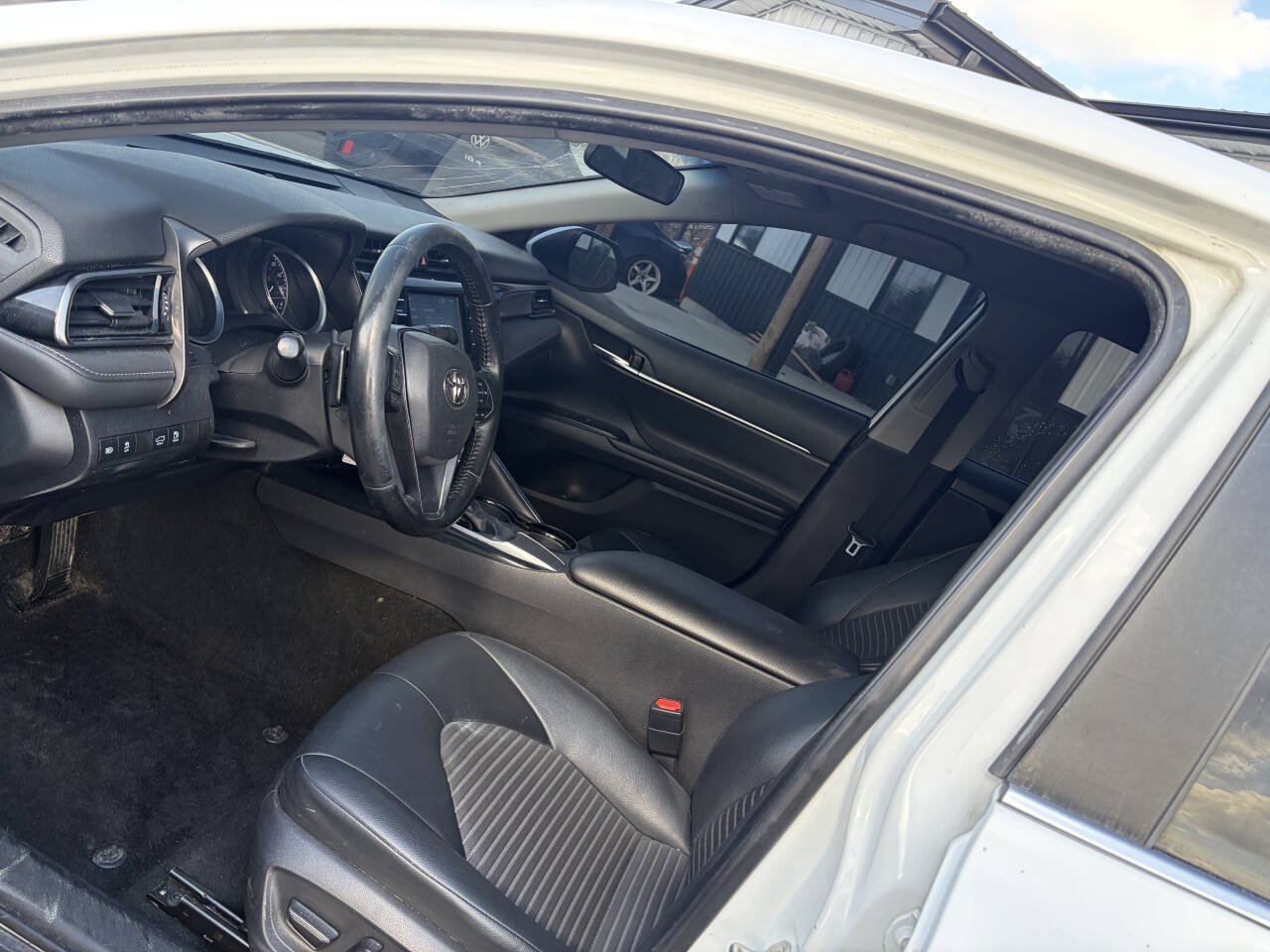 Used 2020 Toyota Camry SE FWD image 16