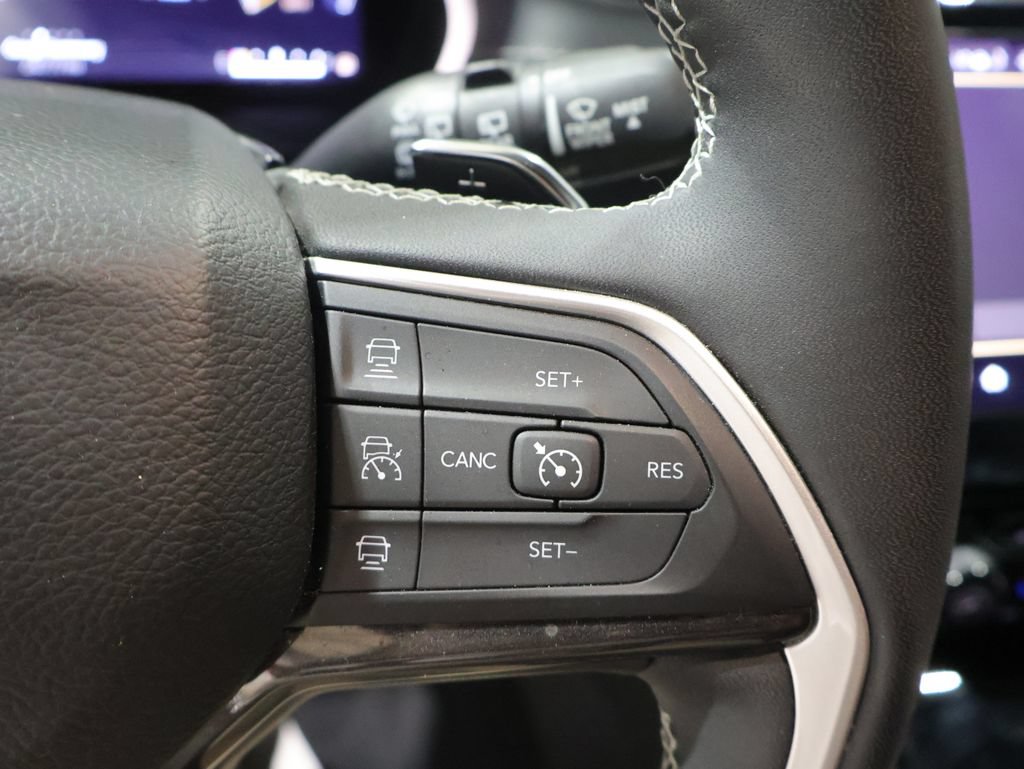Used 2023 Jeep Grand Cherokee Altitude AWD/4WD image 33