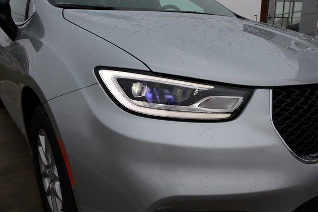 New 2026 Chrysler Pacifica Select FWD image 4