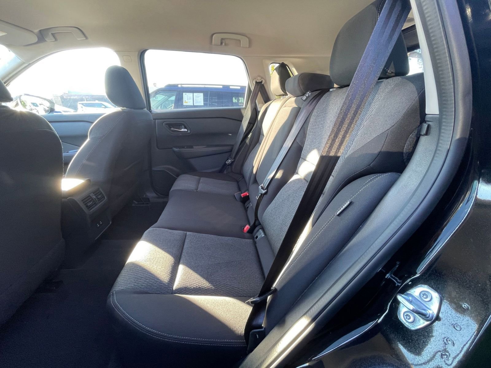 Used 2025 Nissan Rogue SV image 25