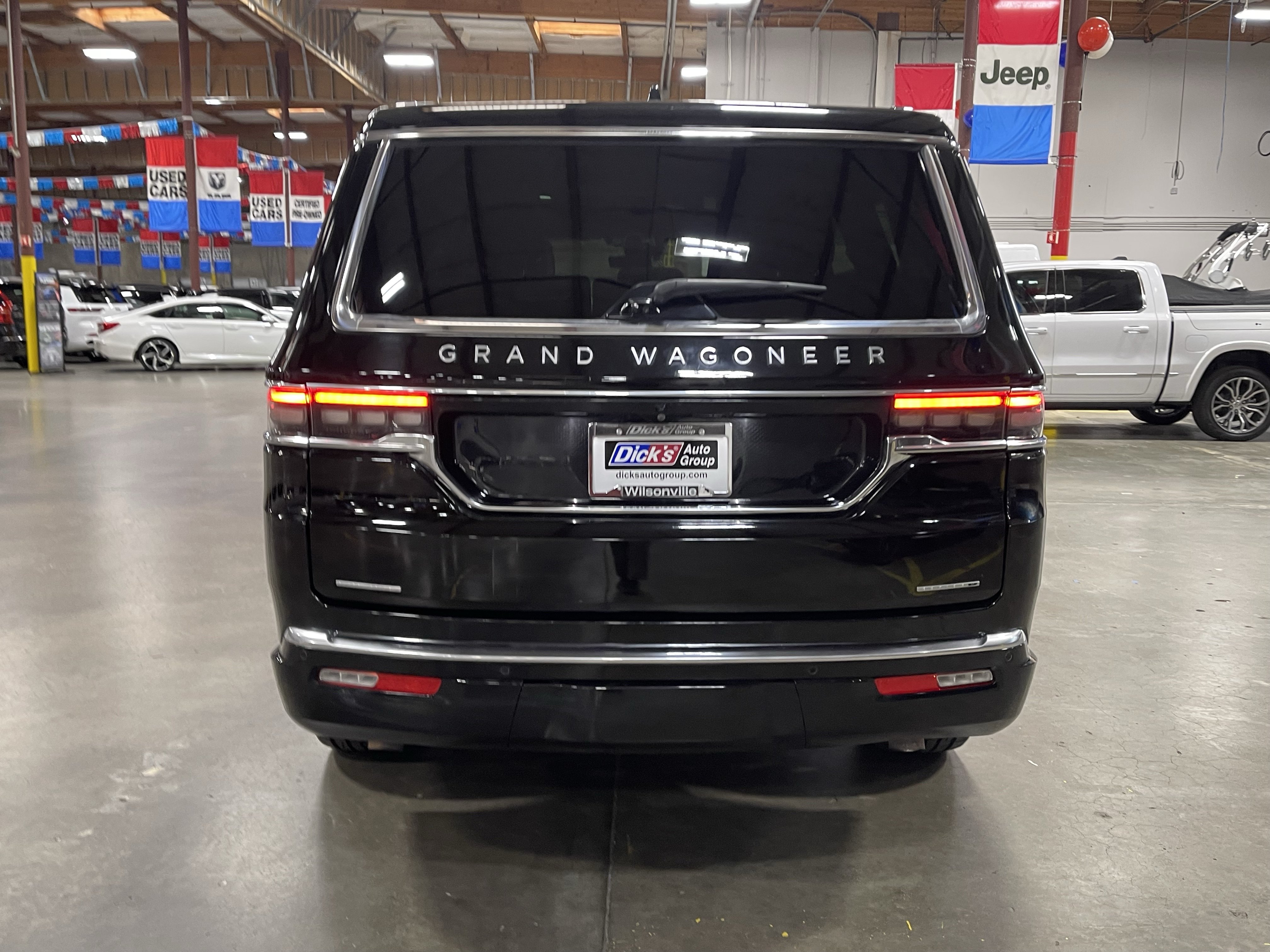 Used 2023 Jeep Grand Wagoneer Series II AWD/4WD image 4