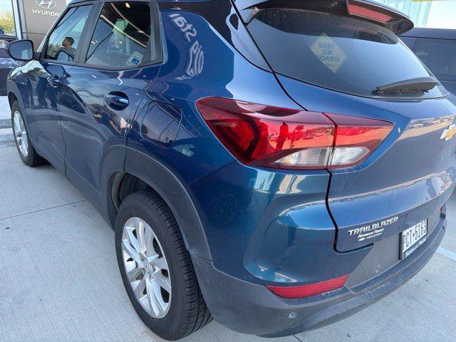 Used 2021 Chevrolet TrailBlazer LS FWD image 2